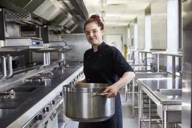Apprentie en bac pro cuisine en UFA au sein d'un lyc&eacute;e polyvalent